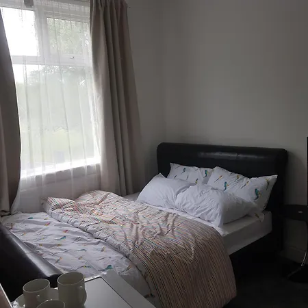 A Quiet & Comfortable 4 Bedroom House * Manchester