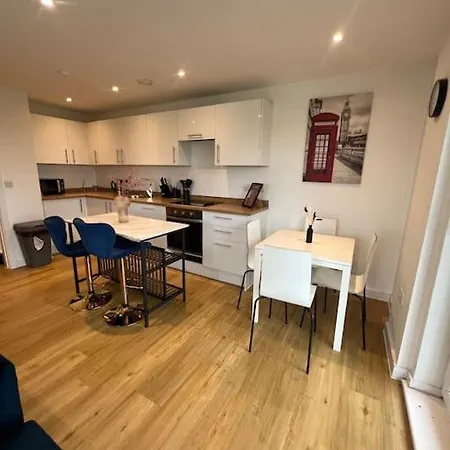 Daire 2 Bed Corner With Gym Manchester