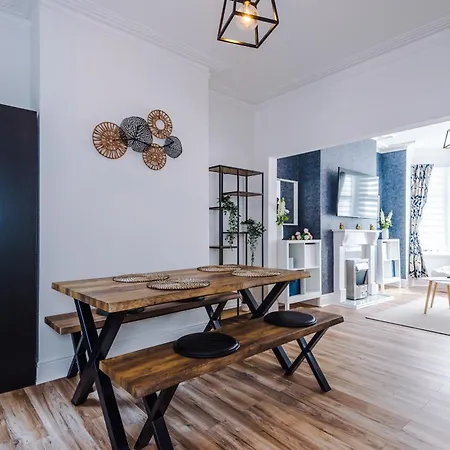 The Retreat Near Salford Quays *