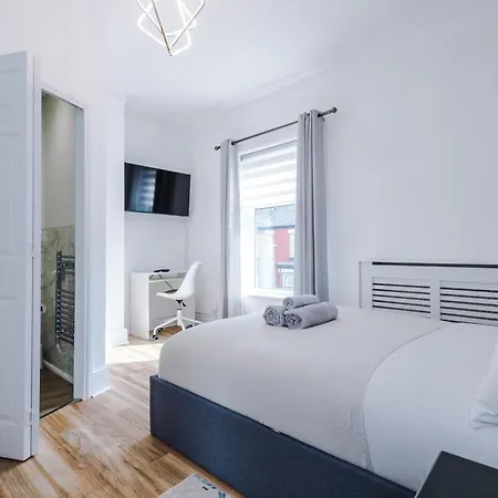 Holiday home The Retreat Near Salford Quays *