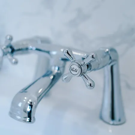 The Retreat Near Salford Quays * Manchester