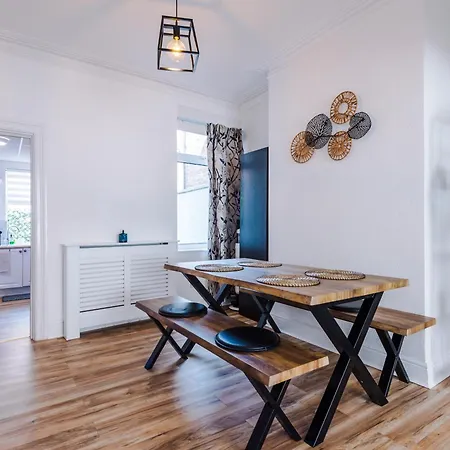 The Retreat Near Salford Quays *