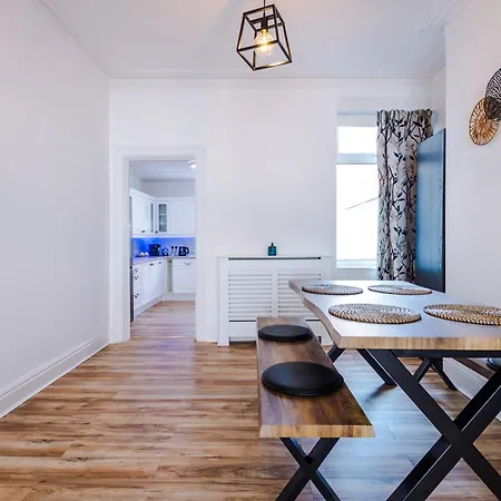 Holiday home The Retreat Near Salford Quays *