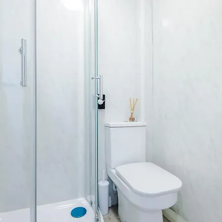 4 Bedroom Victorian House * Manchester