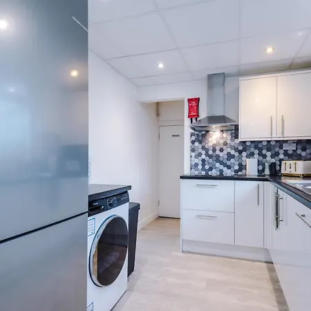 4 Bedroom Victorian House * Manchester