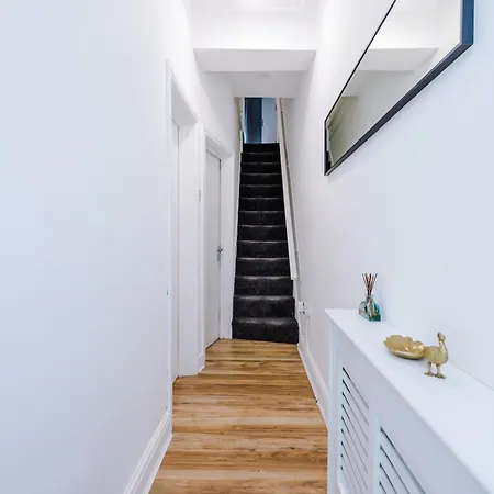 Hébergement de vacances 4 Bedroom Victorian House Manchester