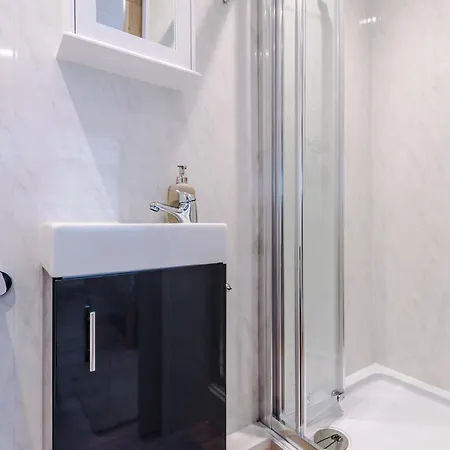 4 Bedroom Victorian House *