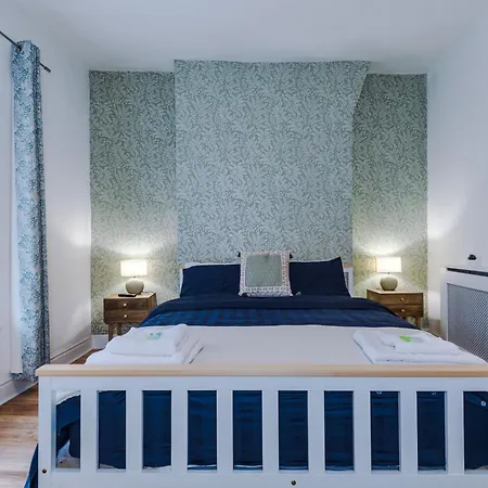 4 Bedroom Victorian House * Manchester