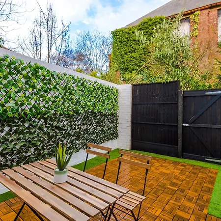 4 Bedroom Victorian House * Manchester