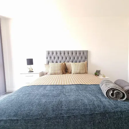 Impeccable 1br Flat In Manchester