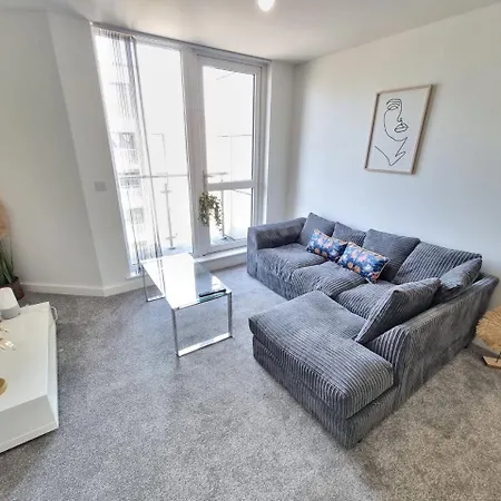 Impeccable 1br Flat In * Manchester