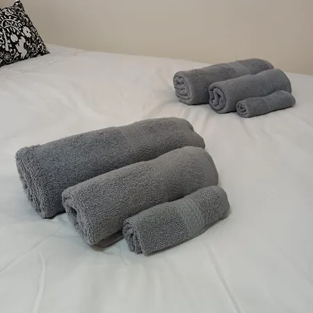 In 6 Minutes Drive To Victoria Station Homestay Manchester