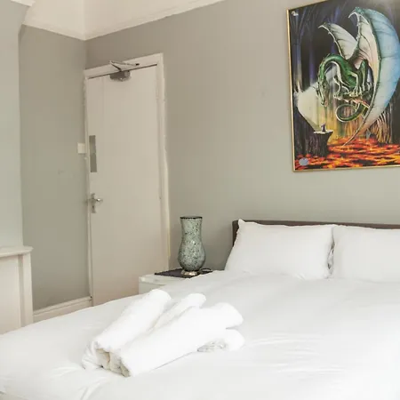 Spacious 3 - Private For 3 Pensión