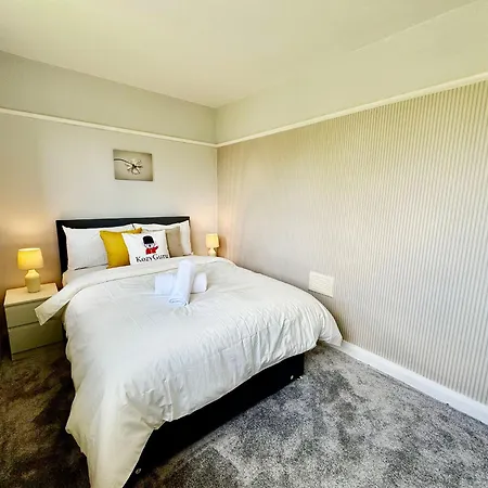 Kozyguru Spacious 3 Bedroom 8ppl Hse 50% Off Long Apartment