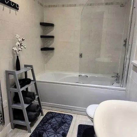 Apartment Penthouse- 2 Bedroom Manchester
