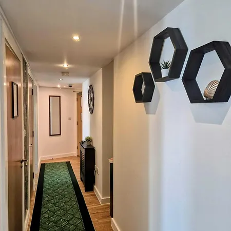 Penthouse - 2 Bedroom *