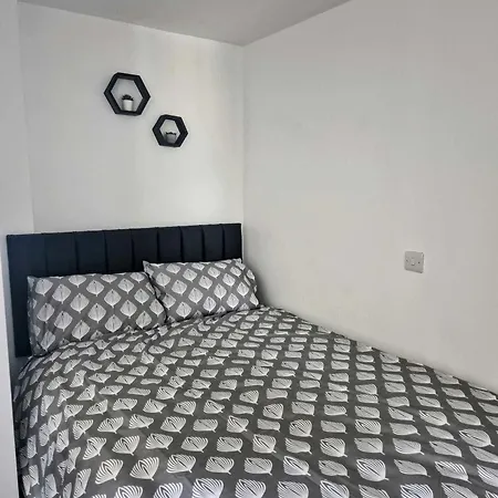 Penthouse - 2 Bedroom *