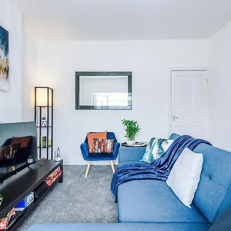 3 Bedroom House With Pool Table And Free Parking - Perfect For Contractors 펜션 *