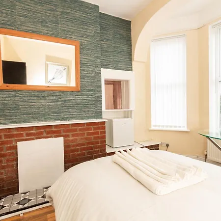 Apartment Comfy 2 - Private In Eccles Manchester