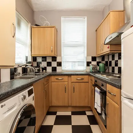 Apartment Comfy 2 - Private In Eccles *