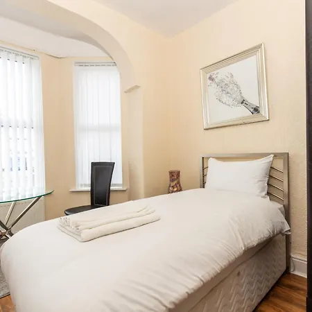 Comfy 2 - Private In Eccles