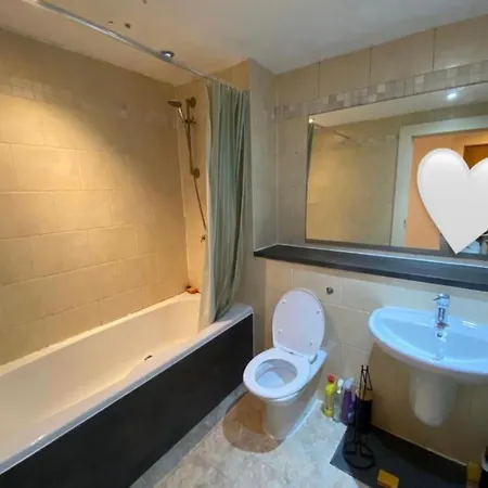 Apartment Luxurious Three Bedroom Flat In Centre Manchester
