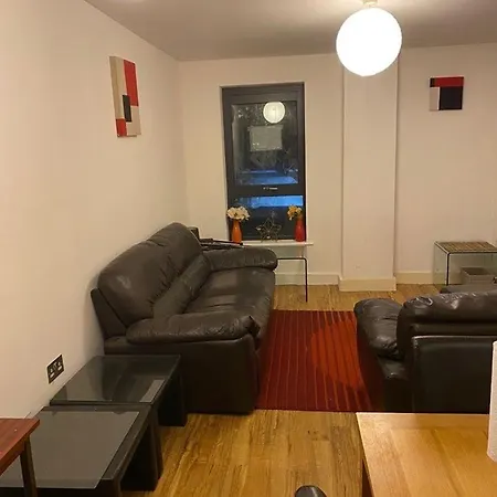 Luxurious Three Bedroom Flat In Centre Manchester