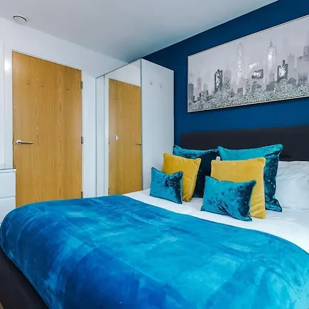 Lux Livin' - Luxury 2 Bed With Skyline View & 24 Hour Gym *