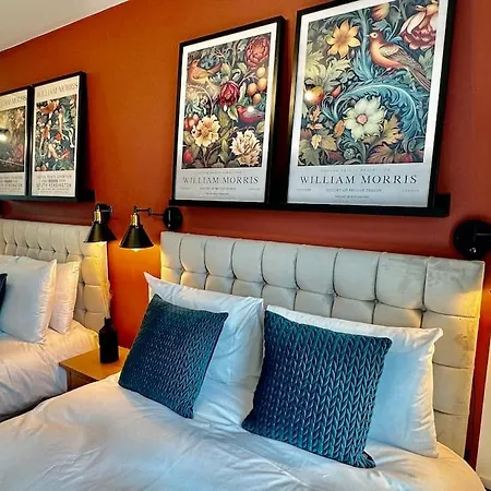 Beautiful Waterside Near Old Trafford * Manchester