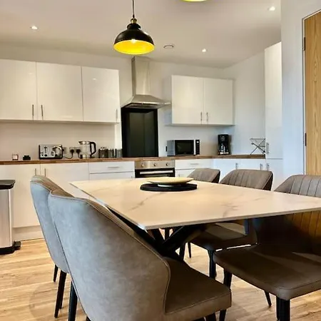 Beautiful Waterside Near Old Trafford *