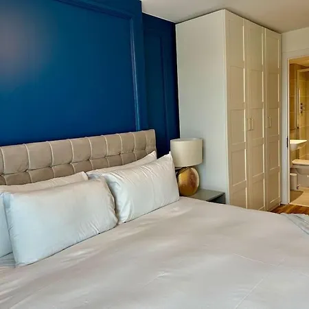 Beautiful Waterside Near Old Trafford