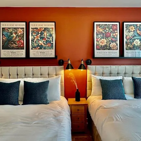 Beautiful Waterside Near Old Trafford アパート