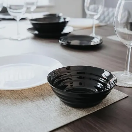 Spacious 3br - Pool Table - Games - Sleeps 9