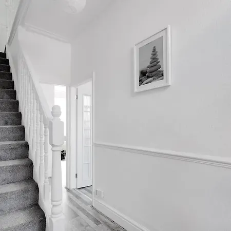 Spacious 3br - Pool Table - Games - Sleeps 9 *