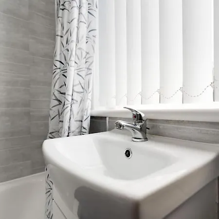 Spacious 3br - Pool Table - Games - Sleeps 9