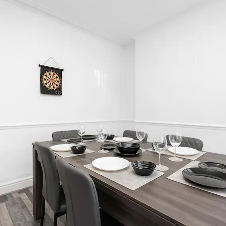 Spacious 3br - Pool Table - Games - Sleeps 9 Vakantiehuis *