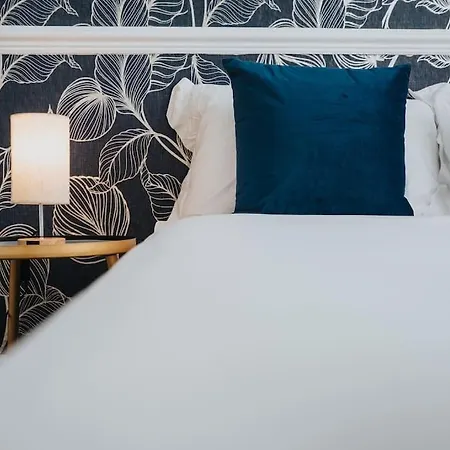 Vakantiehuis Spacious 3br - Pool Table - Games - Sleeps 9 *