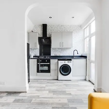 Vakantiehuis Spacious 3br - Pool Table - Games - Sleeps 9 Manchester