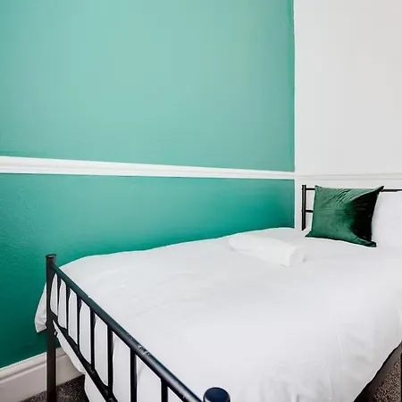 Spacious 3br - Pool Table - Games - Sleeps 9 *