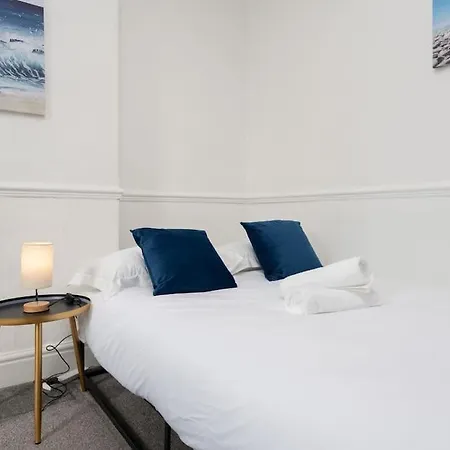 Vakantiehuis Spacious 3br - Pool Table - Games - Sleeps 9