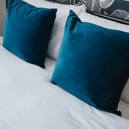 Spacious 3br - Pool Table - Games - Sleeps 9