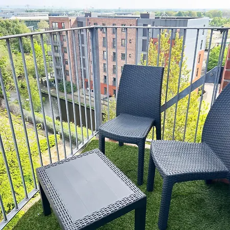 Apartment 2 Bed Sportcity Opposite Etihad Stadium & Coop Live Manchester