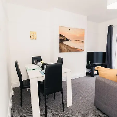 Sleek Shared Abode Sleeps 2 Guests Manchester