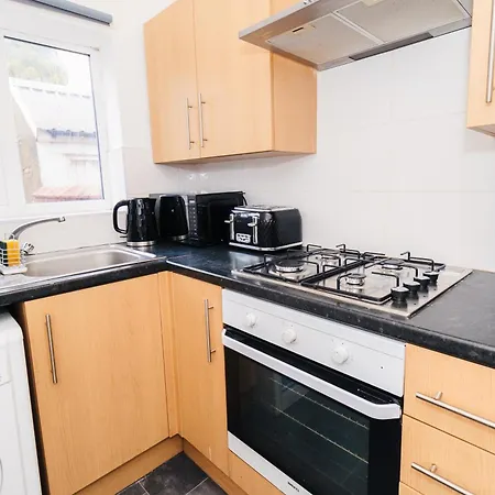 Sleek Shared Abode Sleeps 2 Guests Manchester