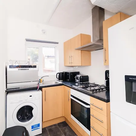 Sleek Shared Abode Sleeps 2 Guests * Manchester