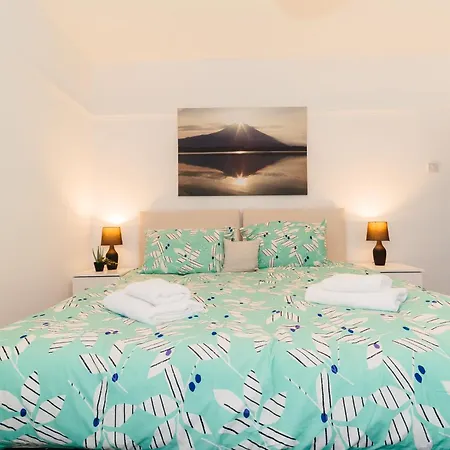 Sleek Shared Abode Sleeps 2 Guests