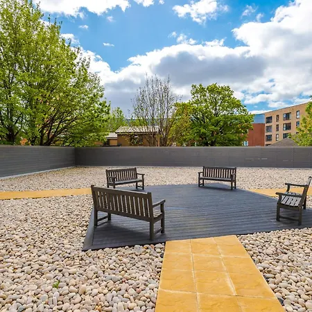 2bed Apartment, Near Bus Stop *