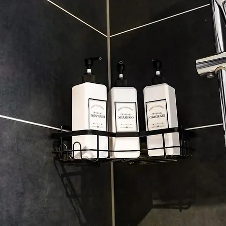 2-br, 3-bath Sleeps 5, High Speed Unlimited Wifi Apartment Manchester