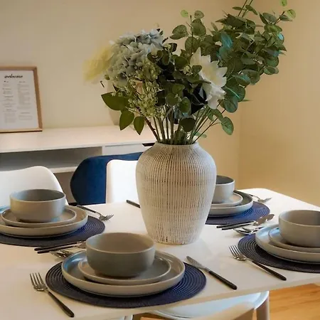 2-br, 3-bath Sleeps 5, High Speed Unlimited Wifi *