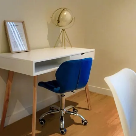 2-br, 3-bath Sleeps 5, High Speed Unlimited Wifi Apartment